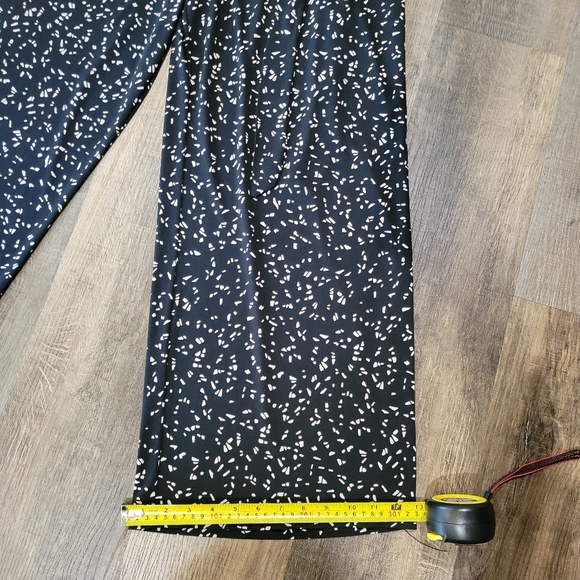 Elegant Black and White Jumpsuit - Picture 12 of 15